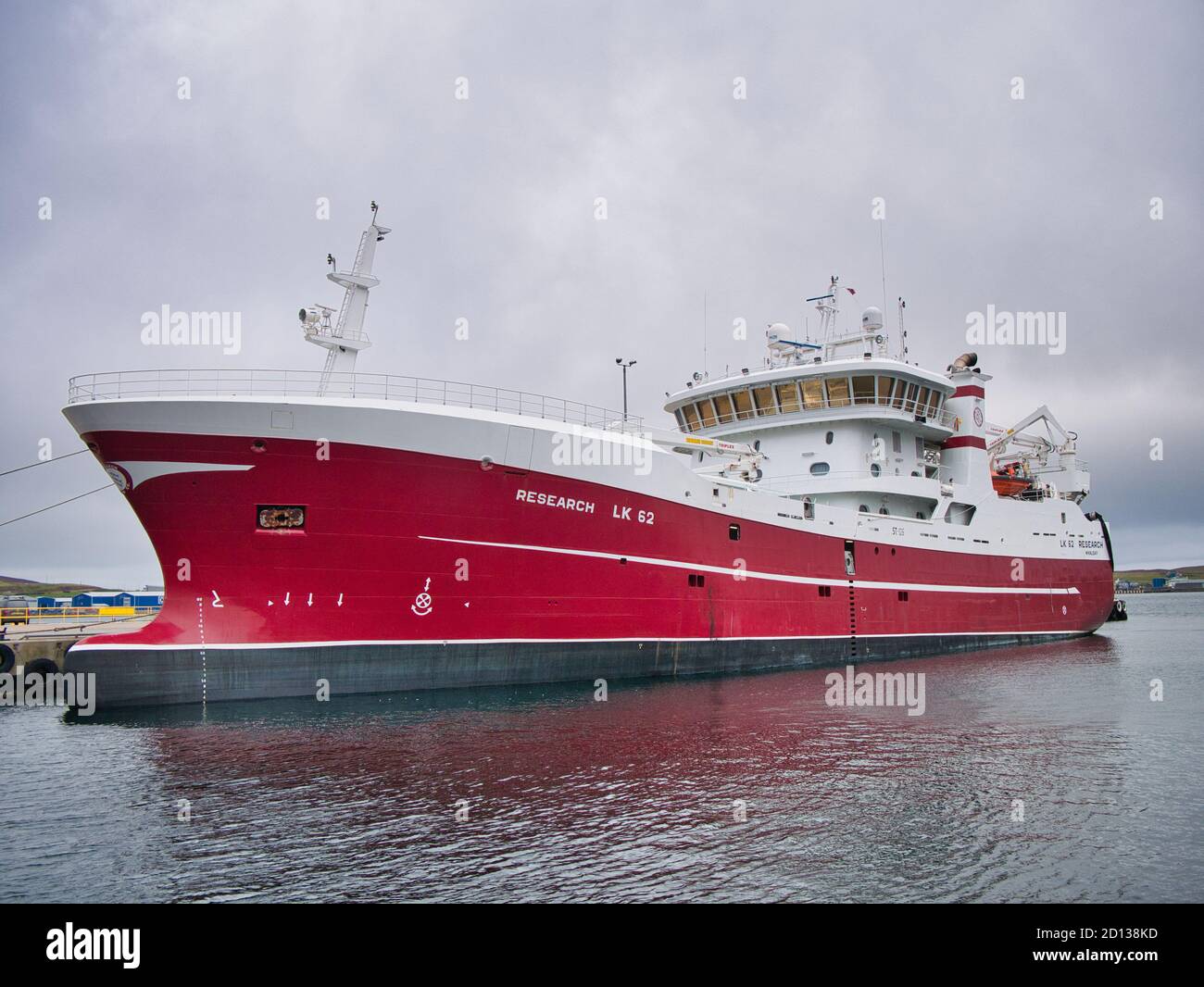 Ormeggiata al porto di Lerwick, la Ricerca (LK 62), un peschereccio di midwater costruito nel 2018 - una delle flotte di pesca pelagiche Shetland Foto Stock