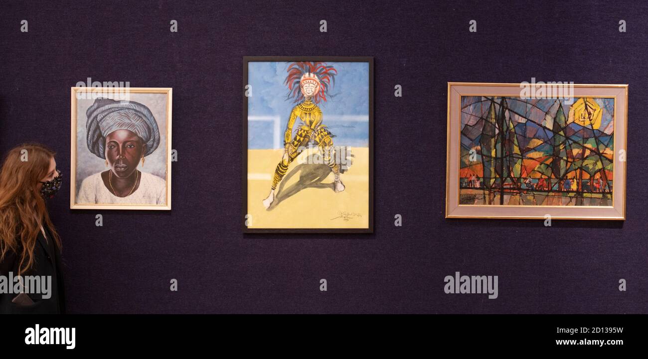 Bonhams, New Bond Street, Londra, Regno Unito. 5 ottobre 2020. L'anteprima di Bonhams per la vendita di arte africana moderna e contemporanea a New Bond Street comprende opere di Amoako Boafo, William Kentridge, Chéri Samba e Benedetto Chukwukadibia Enwonwu M.B.E. La vendita a Londra si svolge l'8 ottobre. Immagine: (A sinistra) Akinola Lasekan (nigeriano, 1921-1972), Ritratto di una Signora di Yoruba. Stima: £10,000 - 15,000; (centro) Benedetto Chukwukadibia Enwonwu M.B.E (nigeriano, 1917-1994), Ogolo, 1989. Stima: £35,000 - 50,000; (destra) Afewerk Tekle (etiope, 1932-2012), Paesaggio. Stima: £4,000 - 6,000. Credito: Malcolm Park/ Foto Stock