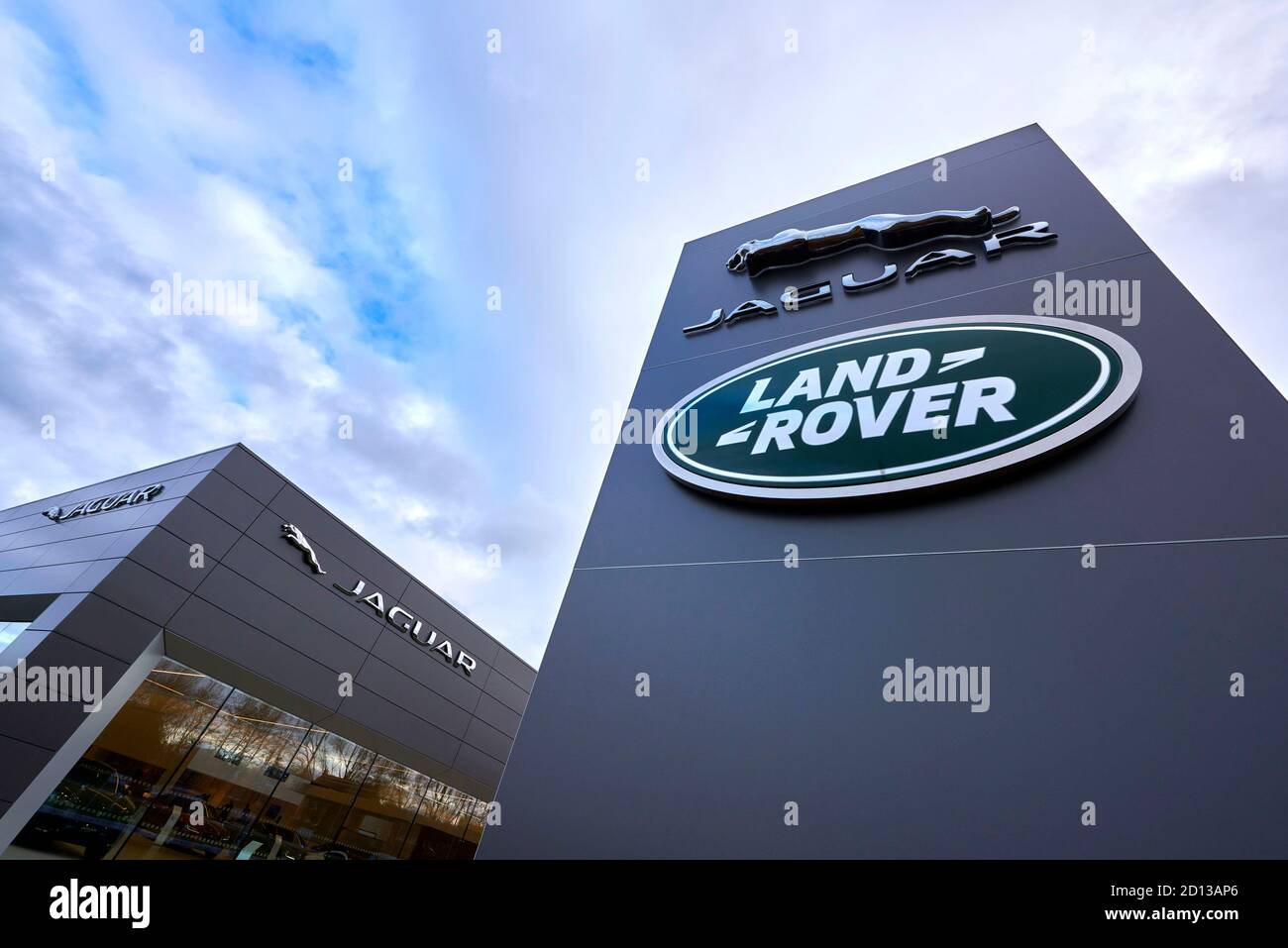 Logo Jaguar Land rover presso una concessionaria, Boston, Inghilterra orientale, Regno Unito Foto Stock