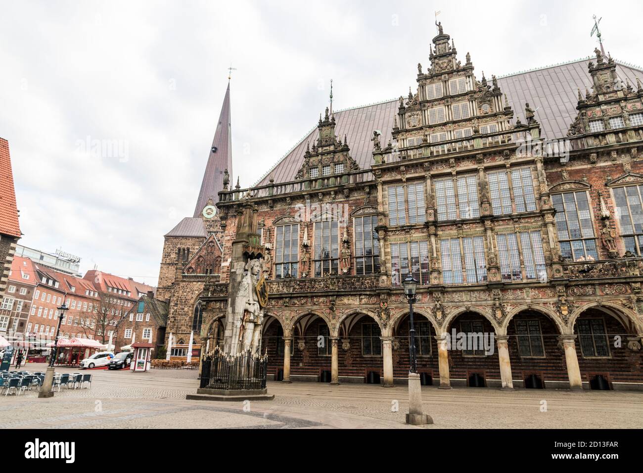 Bremen, Germania. La Bremen Roland, una statua di Rolando (a Frankish leader militare sotto Carlo Magno) eretto nel 1404. La piazza del mercato (piazza Municipio) Foto Stock