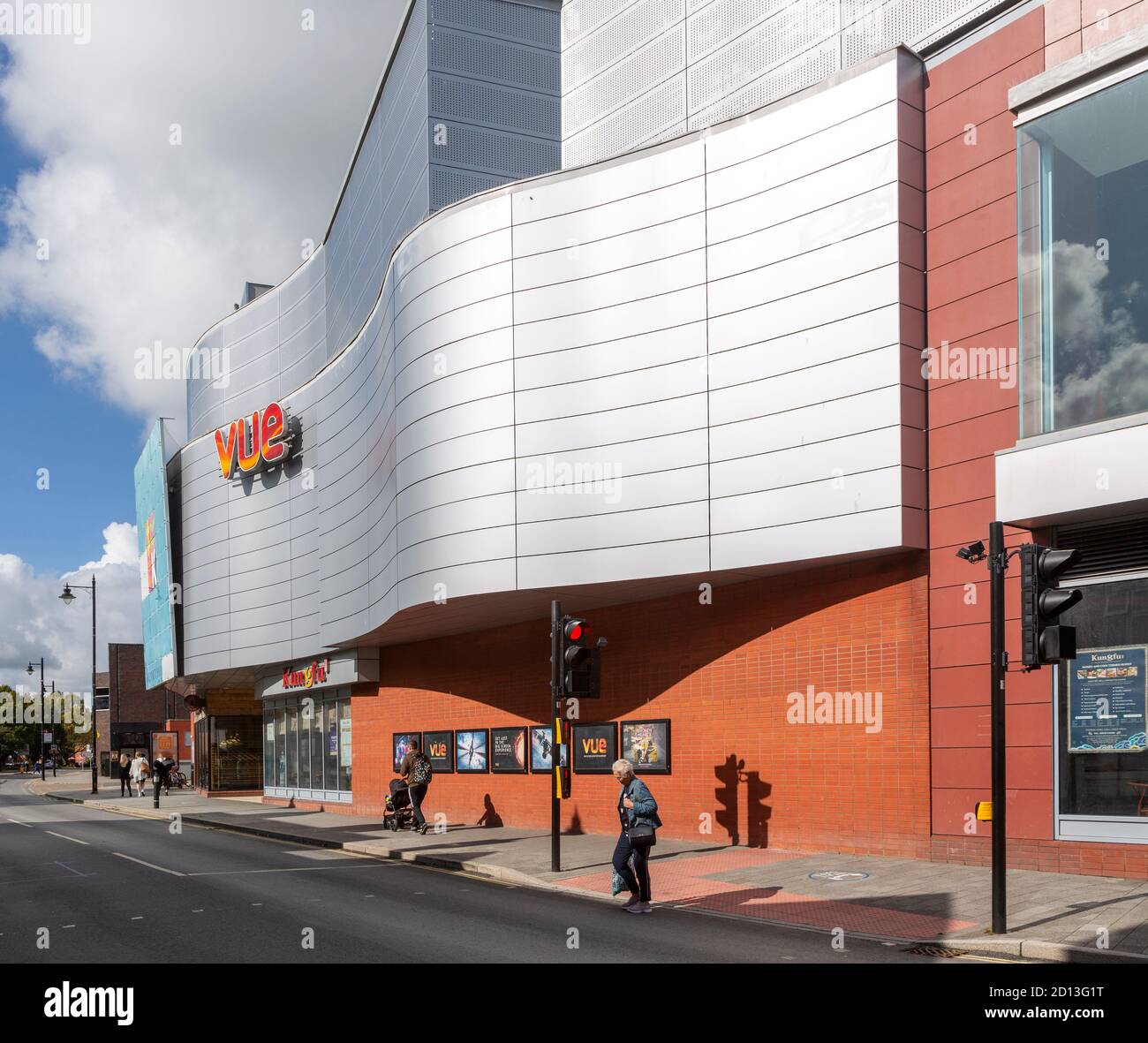 Vue International cinema building nel centro città, Newbury, Berkshire, Inghilterra, Regno Unito Foto Stock