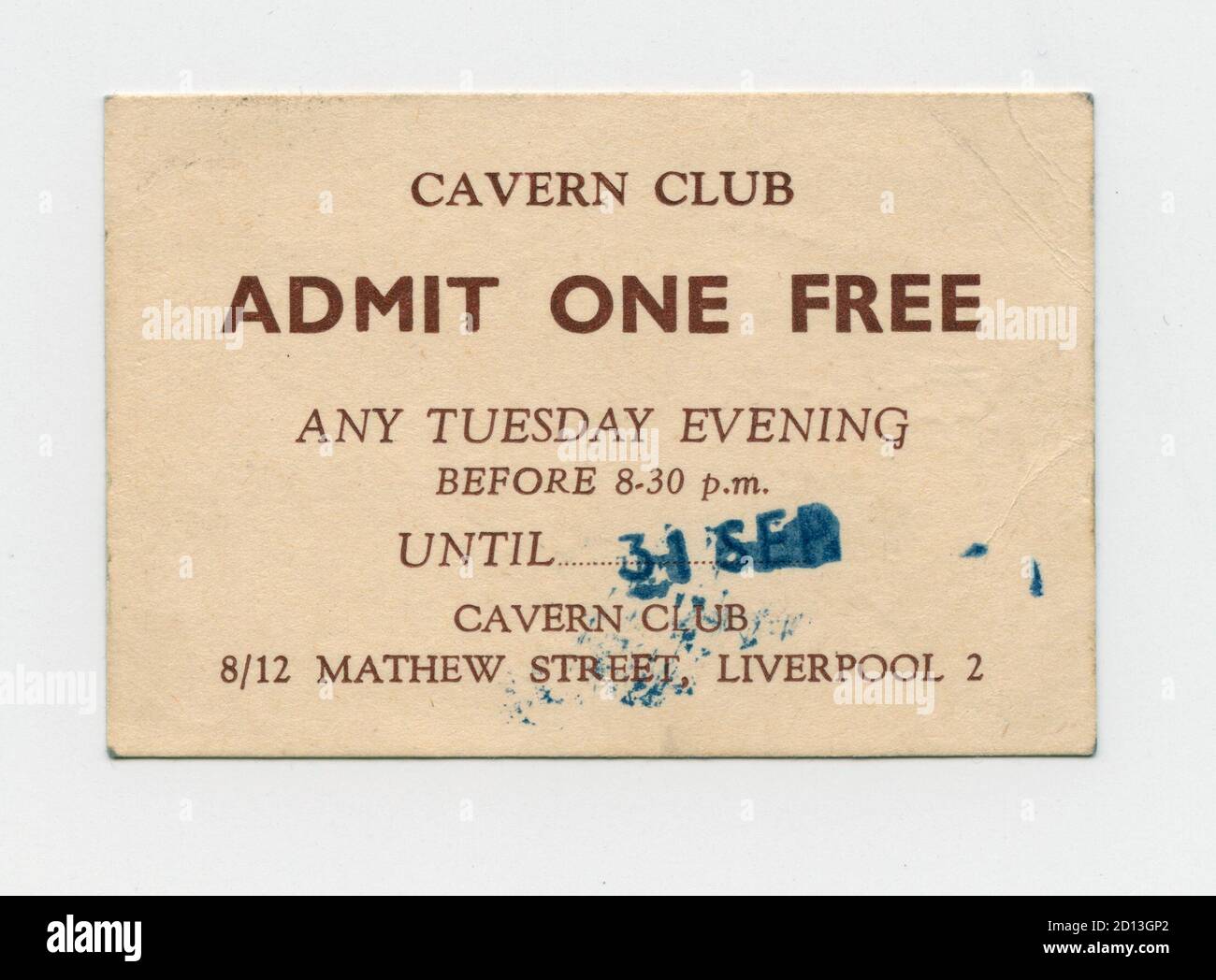 Biglietto d'ingresso gratuito vintage al Cavern Club originale su Mathew Street a Liverpool datato 1965 settembre con il testo Ammetti uno gratis ogni martedì sera prima delle 20:30 Foto Stock