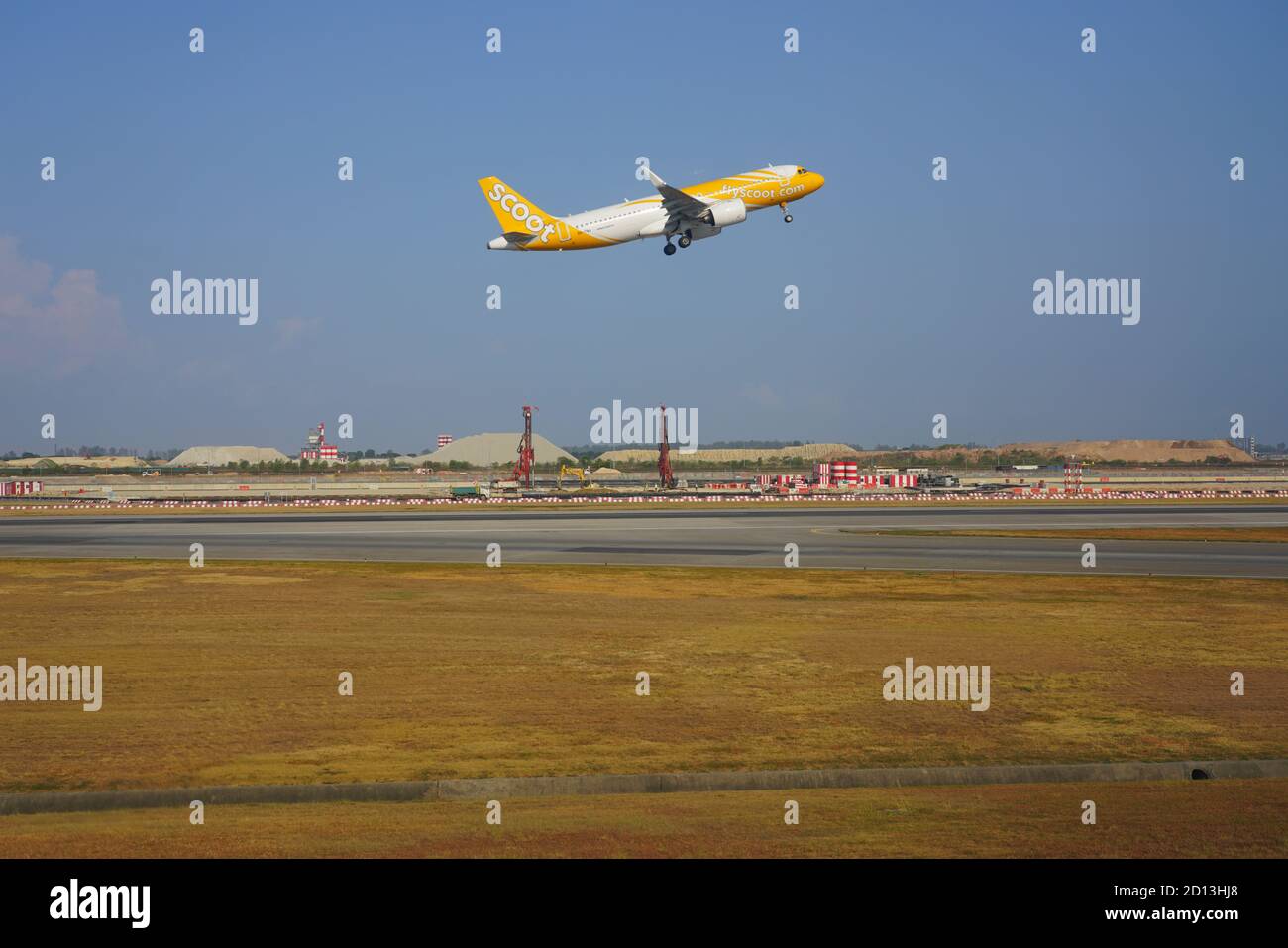 CHANGI, SINGAPORE -22 AGO 2019- un aereo di Scoot (TZ), una compagnia aerea a basso costo a lungo raggio di proprietà di Singapore Airlines, in aereo al Singapore Cha Foto Stock