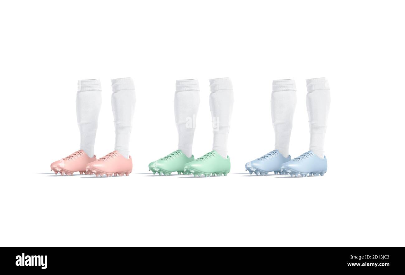 Stivali da calcio bianchi bianchi bianchi con mockup di calze colorate, isolati Foto Stock