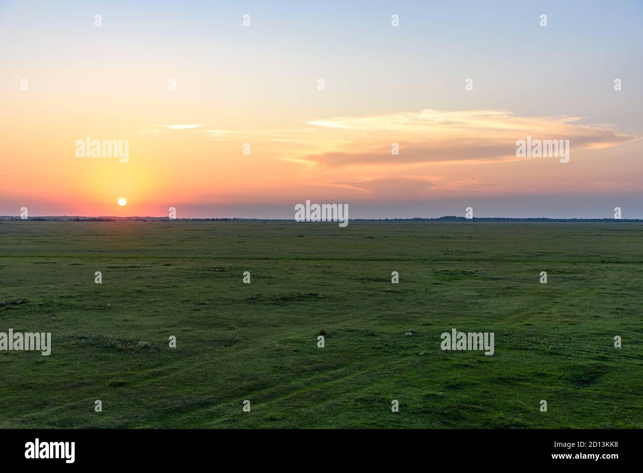 Tramonto sul Parco Nazionale di Hortobagy sul Grande Ungherese Pianura in estate Foto Stock