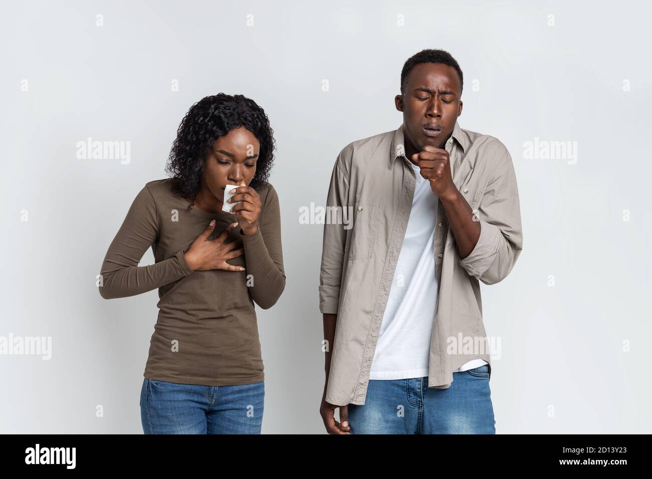 Ammalata coppia afroamericana che soffre di infezione da Covid-19 Foto Stock