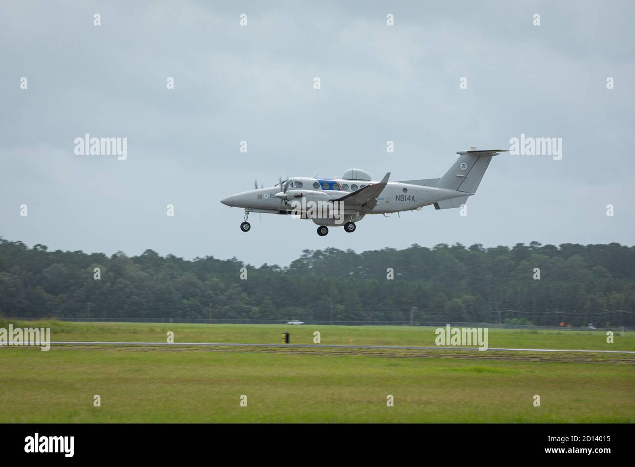Gli equipaggi aerei del CBP Air and Marine Operations sono stati messi in scena in Louisiana il 26 agosto 2020, in preparazione dell'atterraggio dell'uragano Laura, pronti per le operazioni di ricerca e salvataggio. Foto Stock