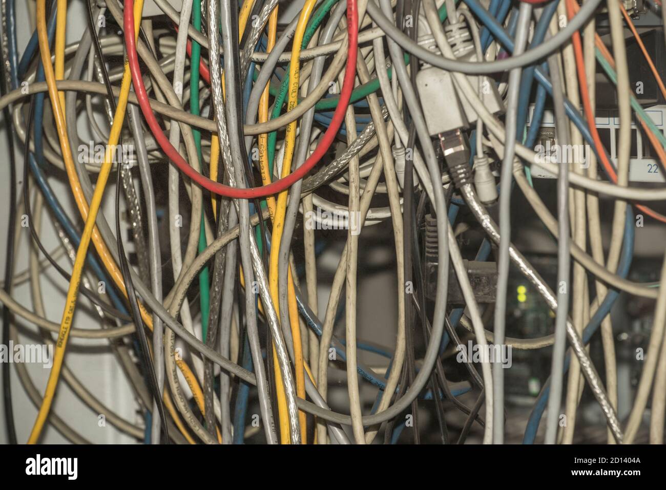rete informatica e connessione online in tutto il mondo nell'era digitale Foto Stock
