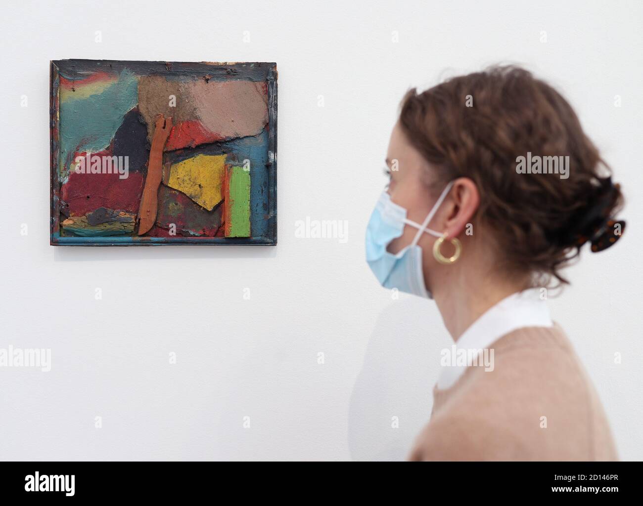 L'opera dell'artista 'Small Landscape', 1984, durante un'anteprima della mostra personale di Damien Hirst intitolata 'End of a Century' alla Newport Street Gallery di Londra, Che sarà caratterizzato da oltre cinquanta opere d'arte che dureranno gli anni formativi di Hirst come studente negli anni '80 fino a diventare uno dei principali artisti contemporanei britannici durante gli anni '90. Foto Stock