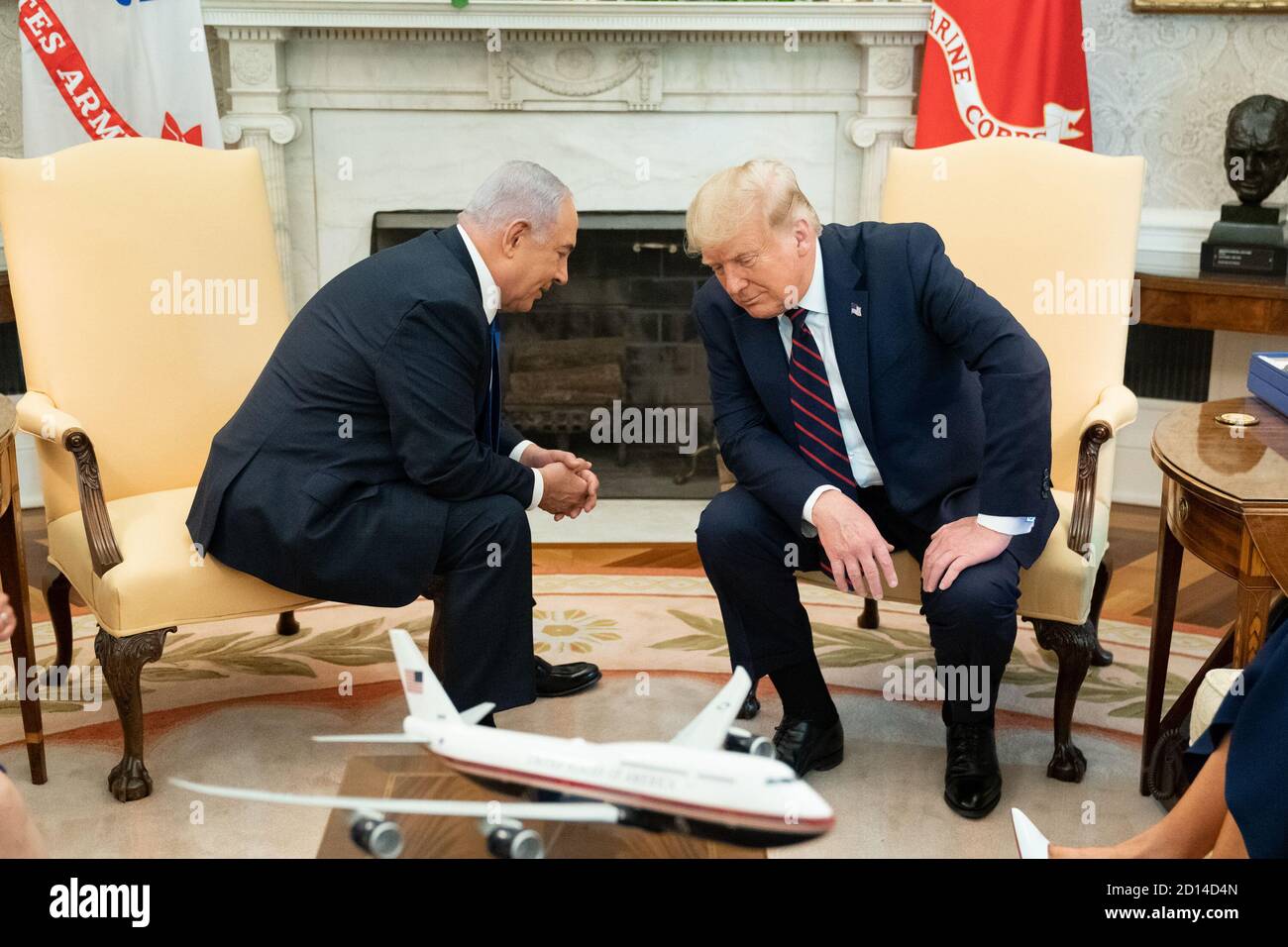 Il 15 settembre 2020, il presidente Donald J. Trump e il primo ministro israeliano Benjamin Netanyahu hanno partecipato a un incontro bilaterale presso l'Ufficio ovale, discutendo gli accordi di Abraham, un accordo che normalizza le relazioni tra Israele e le nazioni arabe. Foto Stock