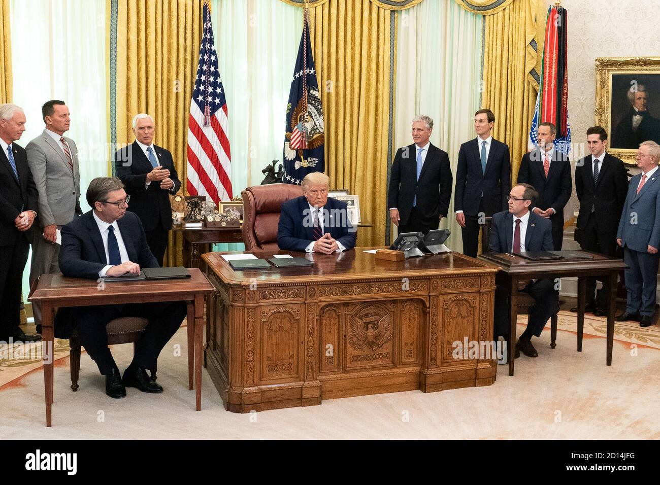 Il 4 settembre 2020, il presidente Donald J. Trump ha partecipato a una cerimonia di firma presso l'Ufficio ovale della Casa Bianca, dove il vicepresidente Mike Pence ha rilasciato le sue osservazioni. La cerimonia ha coinvolto il presidente serbo Aleksandar Vucic e il primo ministro del Kosovo Avdullah Hoti. Foto Stock
