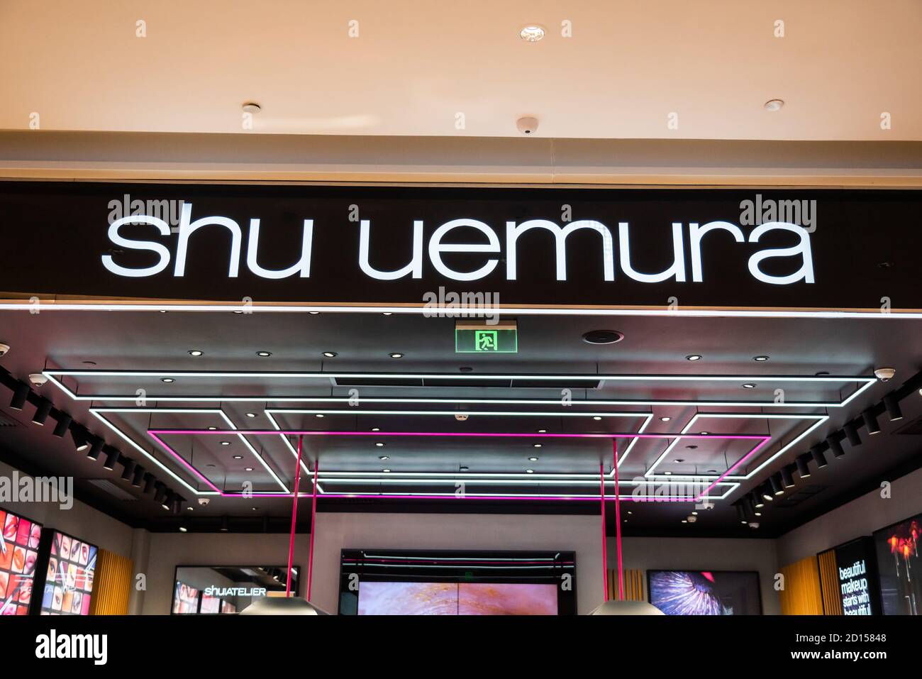 Shenzhen, Cina. 5 Ott 2020. Linea di cosmetici giapponese Shu Uemura logo visto in un negozio. Credit: Alex Tai/SOPA Images/ZUMA Wire/Alamy Live News Foto Stock