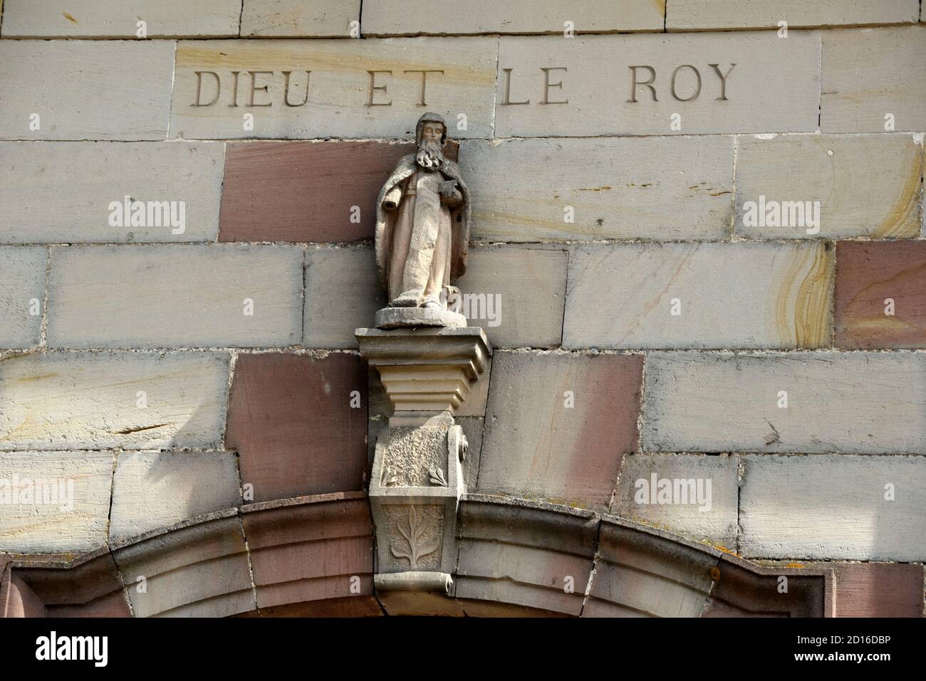 Francia, Haute Saone, Amblans et Velotte, Amblans, chiesa ricostruita nel 1825, facciata del 18 ° secolo, campanile-portico, statua di Sant'Antoine e il suo pi Foto Stock