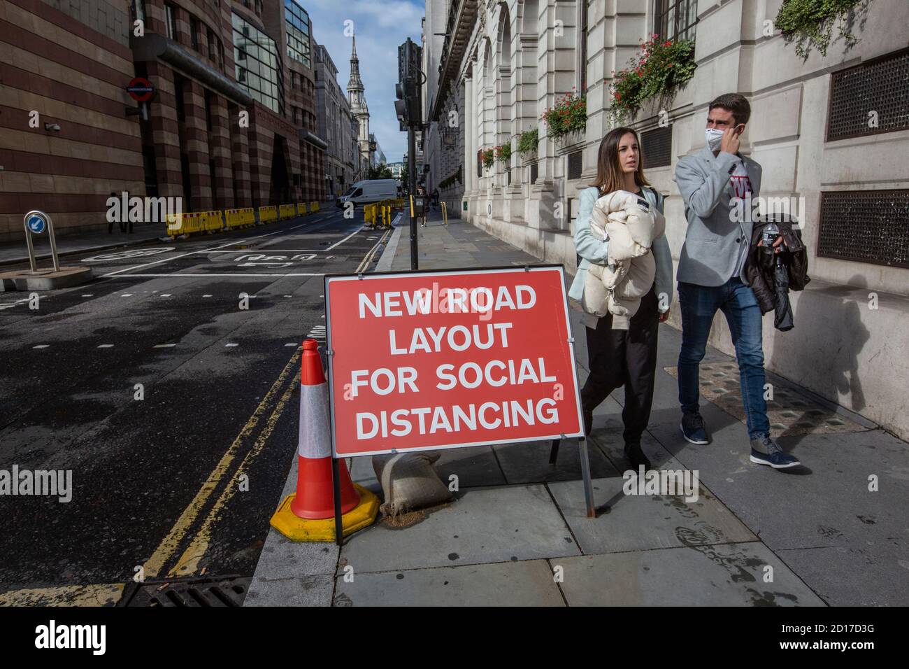 New Road Layout for Social Distancing nella città di Londra, Inghilterra, Regno Unito Foto Stock