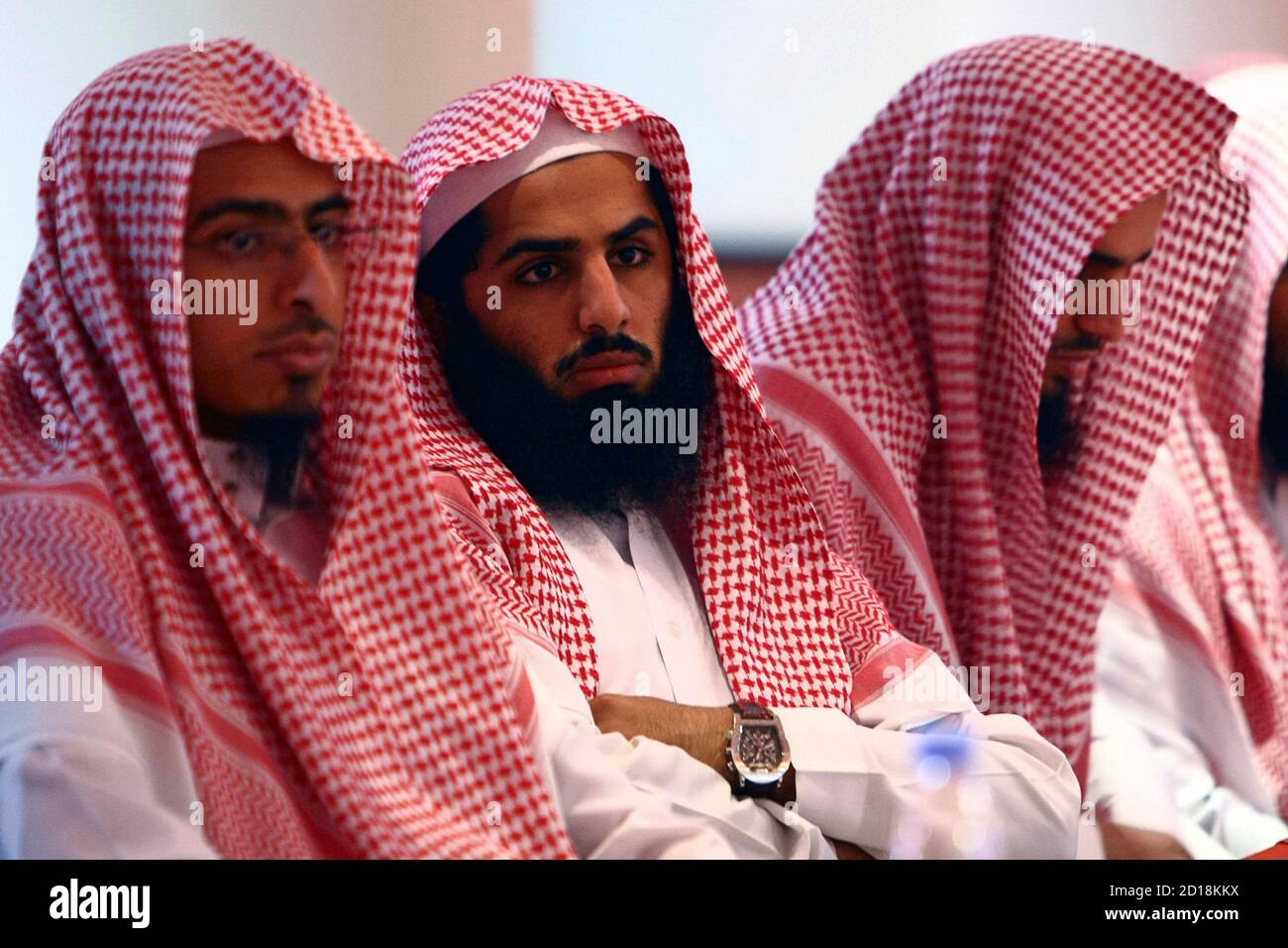Members of the Committee for the Promotion of Virtue and Prevention of Vice, or religious police, attend a training course in Riyadh April 29, 2009 . REUTERS/Fahad Shadeed (SAUDI ARABIA MILITARY RELIGION) Foto Stock