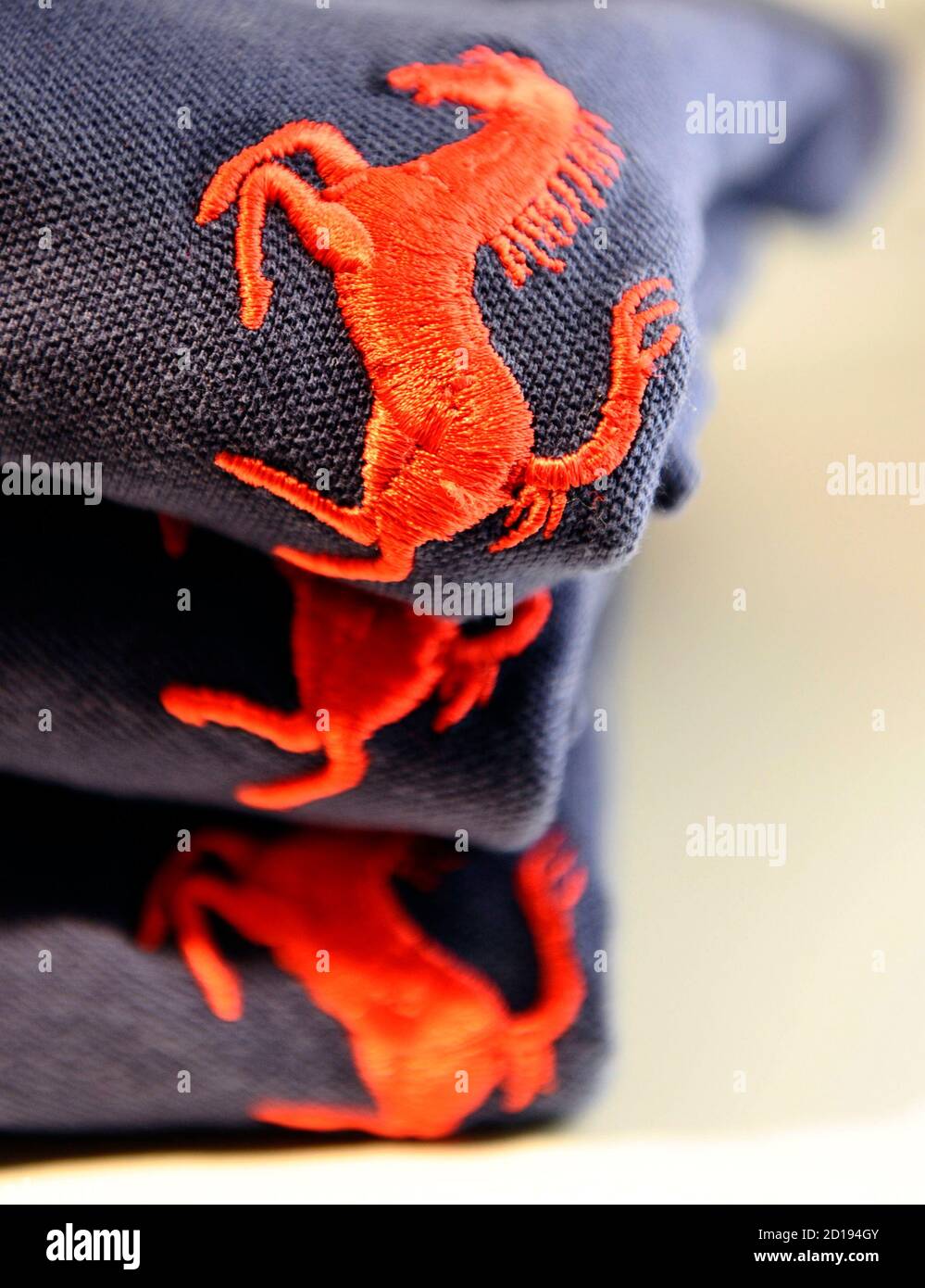 Loghi su abbigliamento sportivo immagini e fotografie stock ad alta  risoluzione - Alamy