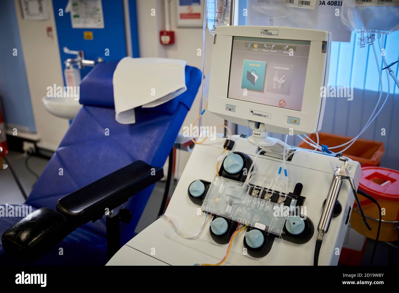 Centro donatore di sangue NHS plasma Donation, plasma il più grande singolo componente di sangue un liquido trasparente, di colore paglierino, trasporta piastrine, rosso e bianco Foto Stock