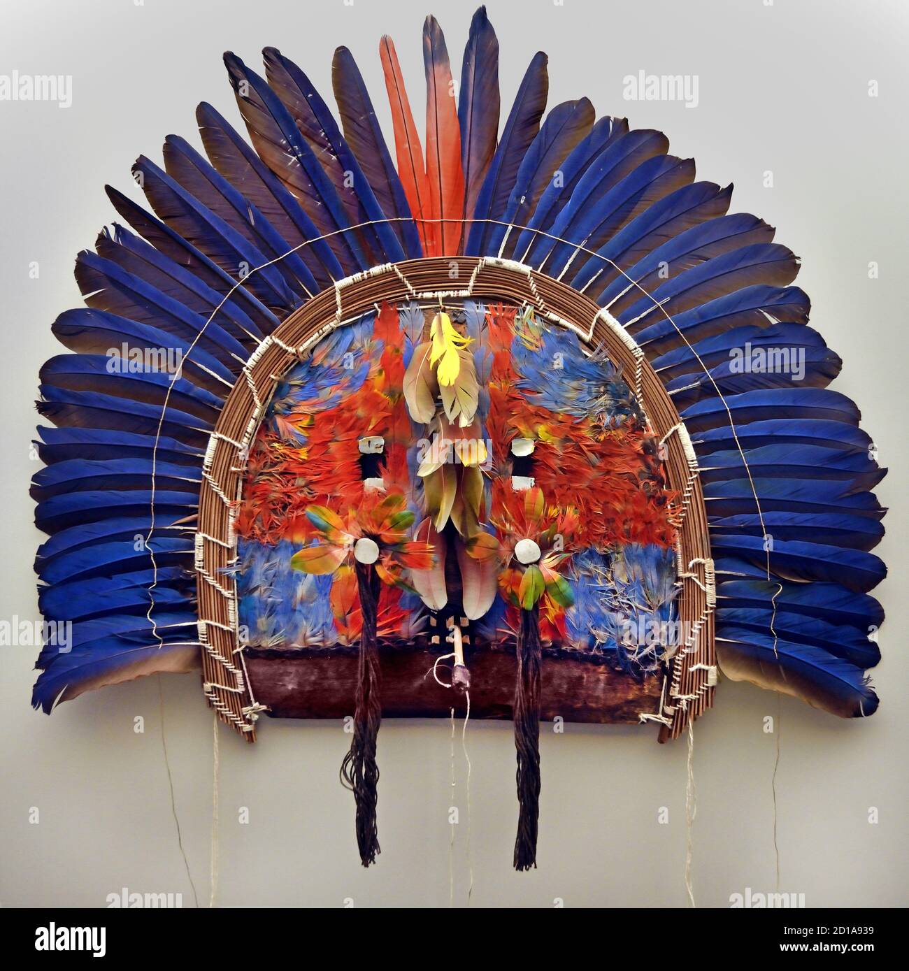 Maschera utilizzata dal Brasile Shaman del XX secolo tipo: Ajuar cerimoniale, plumaria, trousseau Ceremonial, plumeria) dagli indiani Tapirape Amazzonia fiume Xingu Foto Stock
