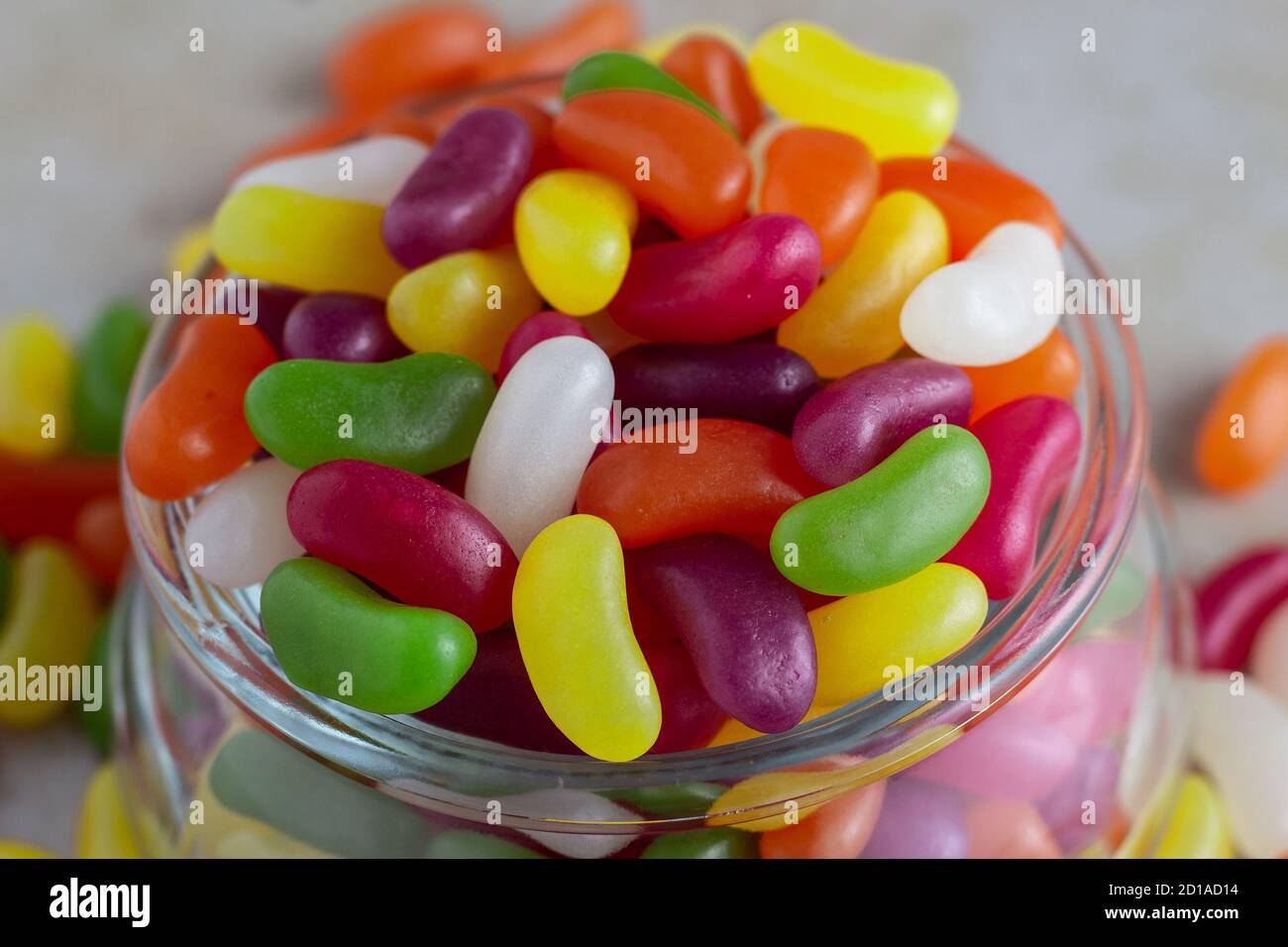 Fagioli di gelatina colorati in un vaso Foto Stock