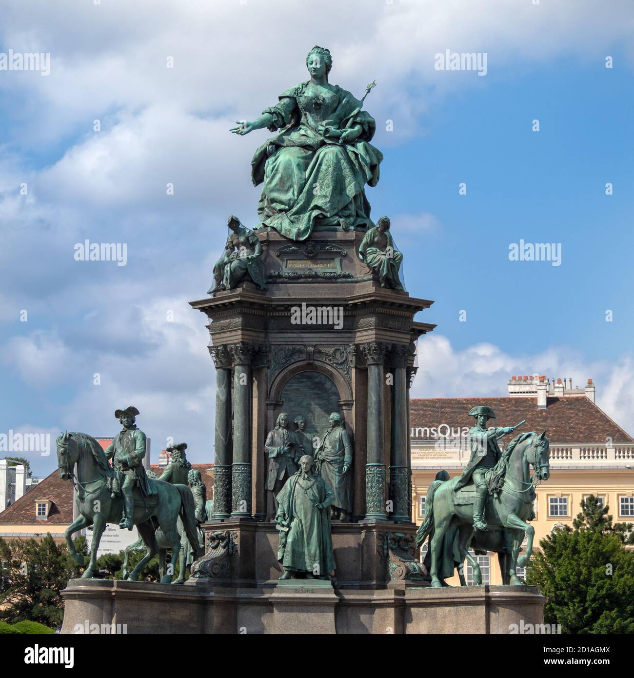 VIENNA, AUSTRIA - 14 LUGLIO 2019: Statua dell'imperatrice Maria Teresa in Maria Theresien Platz Foto Stock