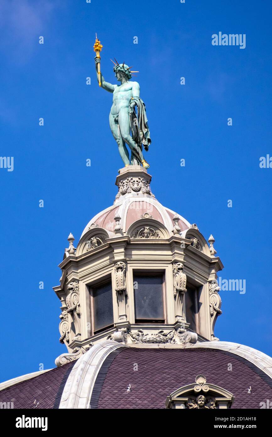 VIENNA, AUSTRIA - 14 LUGLIO 2019: Dettaglio architettonico del Museo di Storia dell'Arte di Maria Theresien Platz Foto Stock