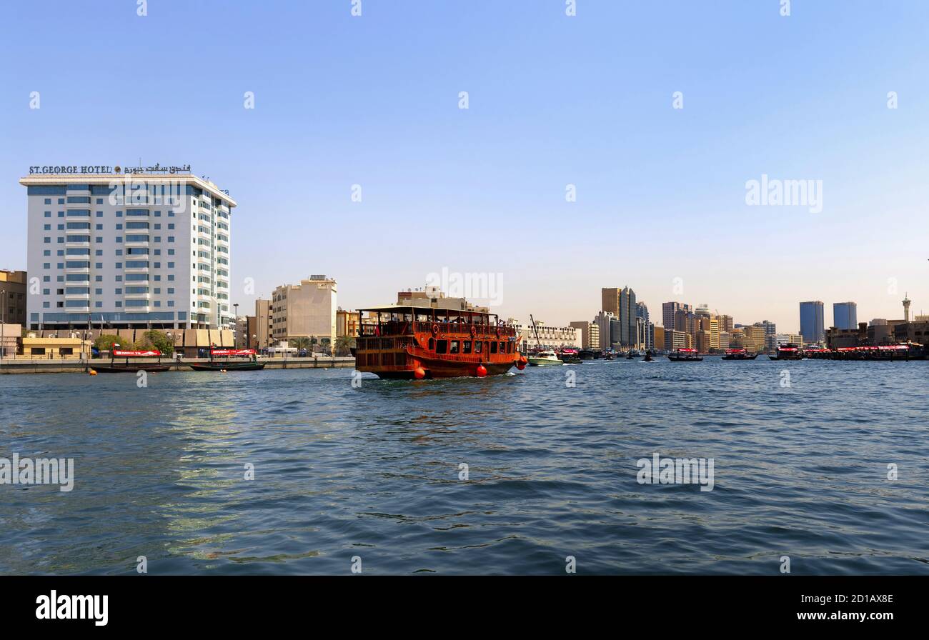 Mattina soleggiata sul Creek a Dubai Foto Stock