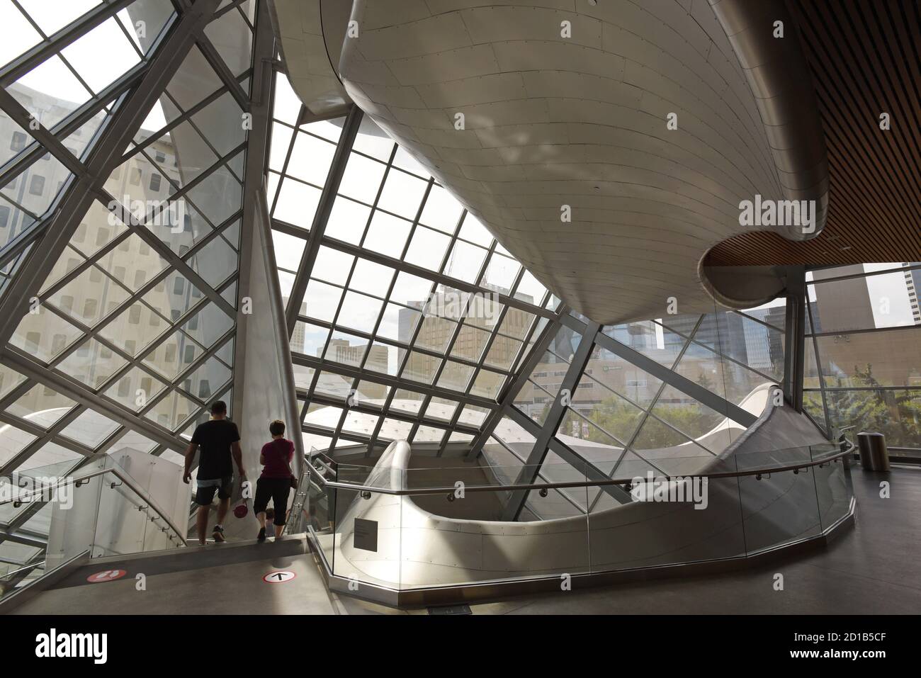 L'architettura interna della Galleria d'Arte di Alberta, progettata dall'architetto Randall Stout, a Edmonton, Alberta, Canada Foto Stock