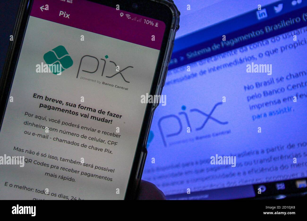 SÃO PAULO, SP - 05.10.2020: SISTEMA PIX CADASTRO e INSTABILIDADES - soluzione di pagamento istantaneo PIX ha iniziato il primo giorno di registrazione con qualche instabilità nei sistemi bancari. Più di 1 milione di "chiavi" sono già stati registrati lunedì (5). (Foto: Cesar Congressi/Fotoarena) Foto Stock