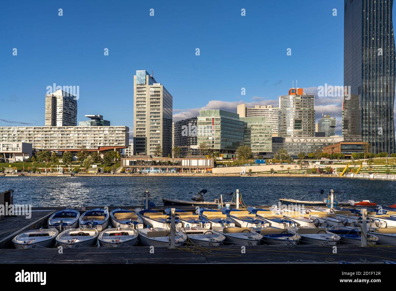 Skyline der Donau City in Wien, Österreich, Europa | Donau City skyline in Vienna, Austria, Europa Foto Stock