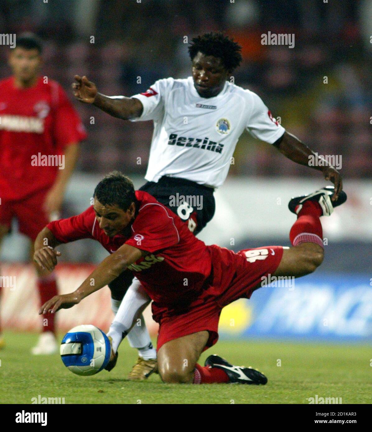 Dinamo Bucharest's Ionel Ganea falls in front of Hibernians' Ndubisi Chukunyere during their UEFA Cup first qualifying round second leg soccer match in Bucharest July 27, 2006. REUTERS/Mihai Barbu (ROMANIA) Foto Stock
