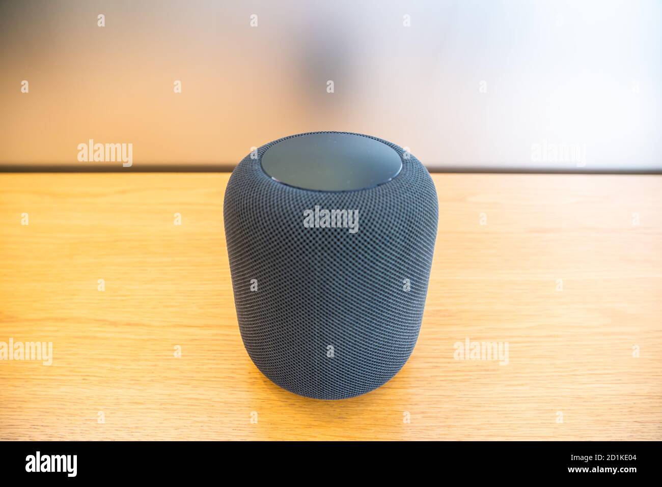 Shenzhen, Cina. 05 ottobre 2020. Apple HomePod visto in un negozio Apple Store a Shenzhen. Credit: SOPA Images Limited/Alamy Live News Foto Stock