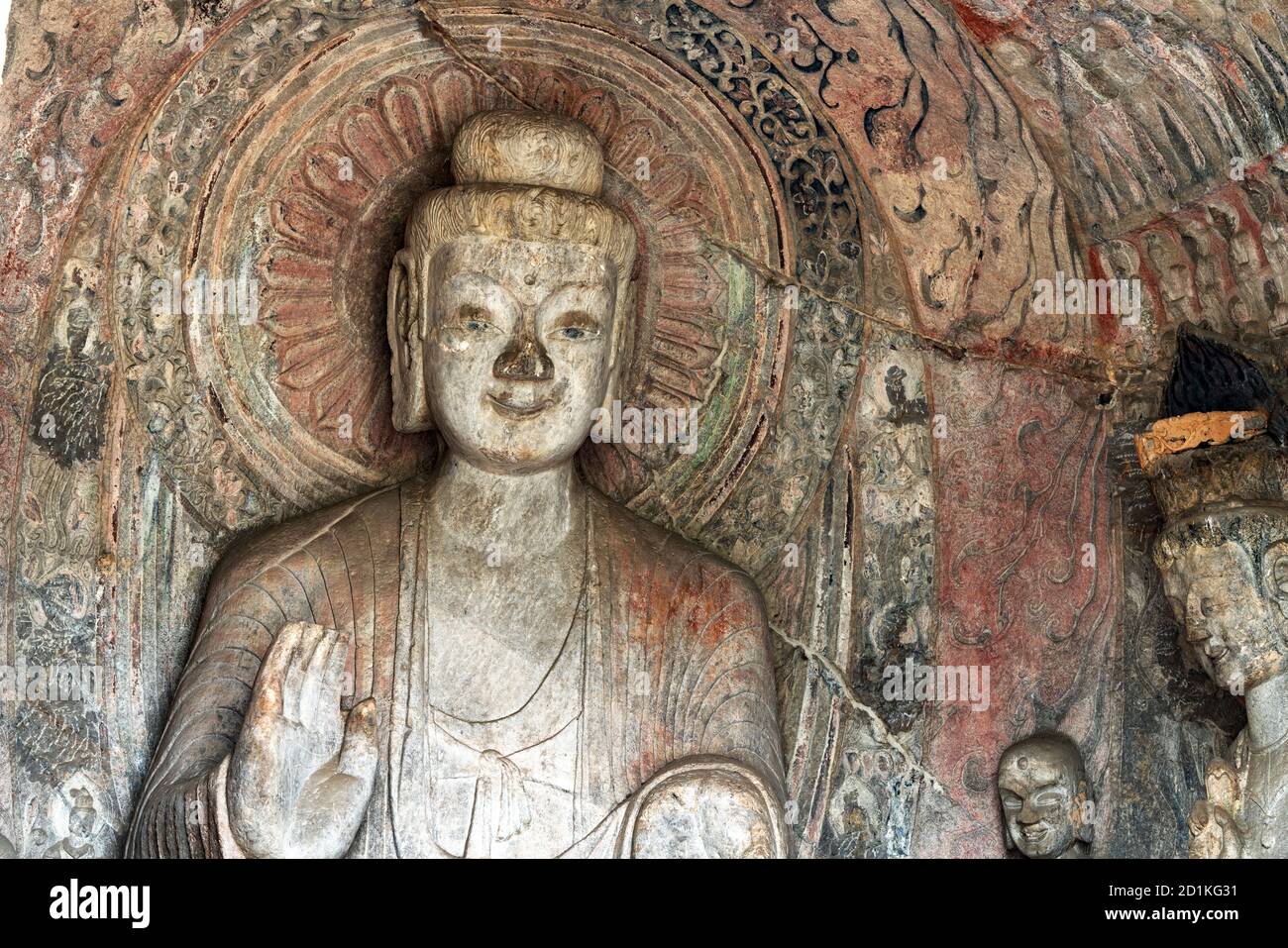 Le Grotte di Longmen con le figure del Buddha iniziano con la dinastia dei Wei del Nord nel 493 d.C. È una delle quattro grotte più importanti della Cina. Foto Stock