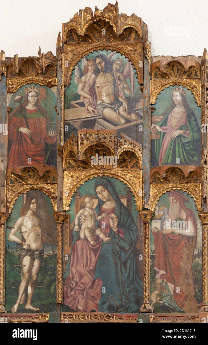 TAORMINA, ITALIA - 9 APRILE 2018: L'altare rinascimentale del Duomo (San Pancrazio) di Antonello de Saliba (1504). Foto Stock