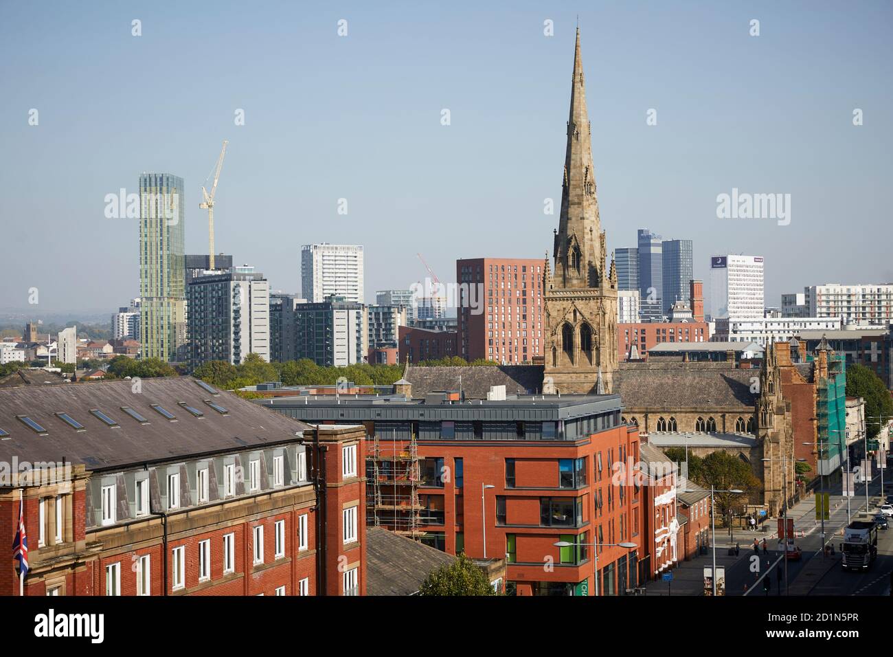 Salford guardando verso il basso verso il centro di Manchester lungo Chapel Street Foto Stock
