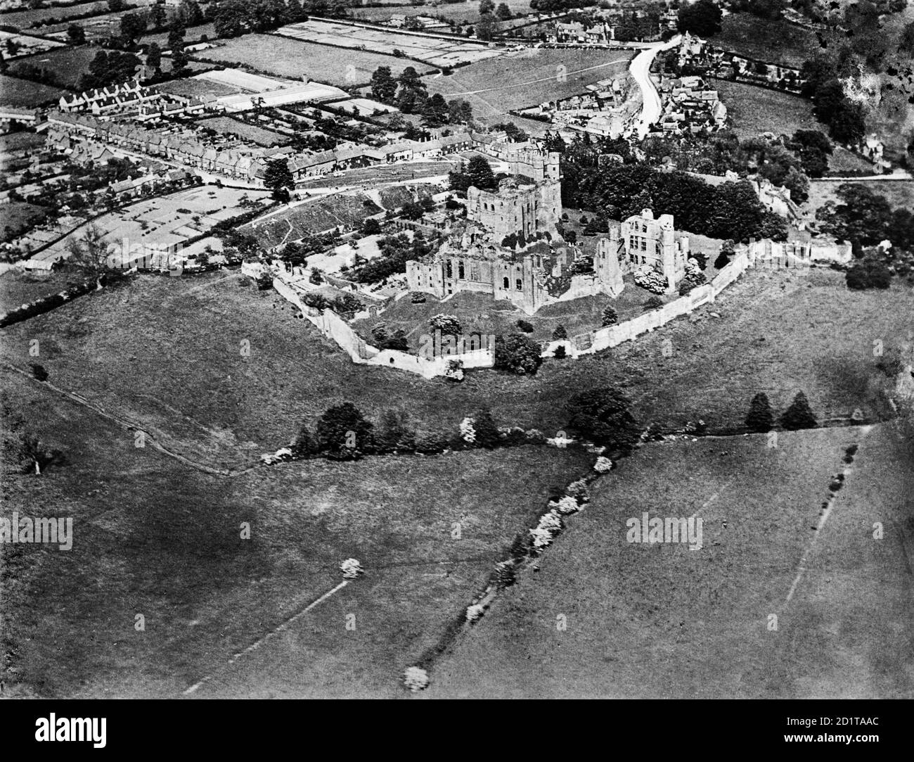 KENILWORTH CASTLE, Warwickshire. Vista aerea del castello. Fotografato nel 1920. Questa immagine è presa da una copia negativa. Aerofilms Collection (vedi link). Foto Stock