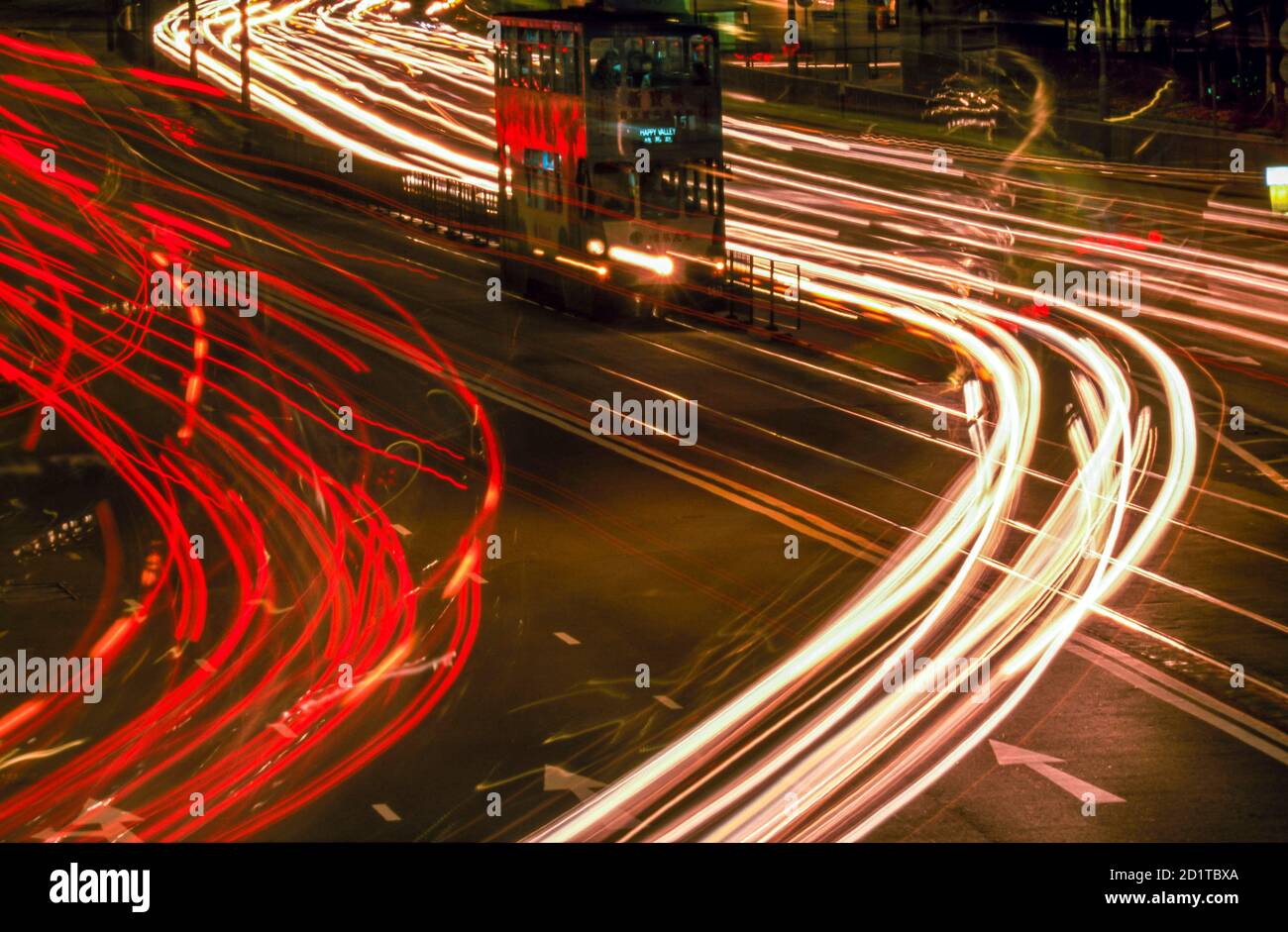 Sentieri leggeri e tornando in tram di notte, Ammiralty, Hong Kong, SAR, Cina Foto Stock