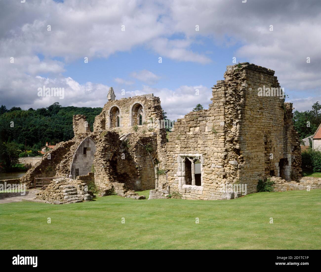 KIRKHAM PRIORY, North Yorkshire. Vista della Gatehouse dal Sud Est. Foto Stock