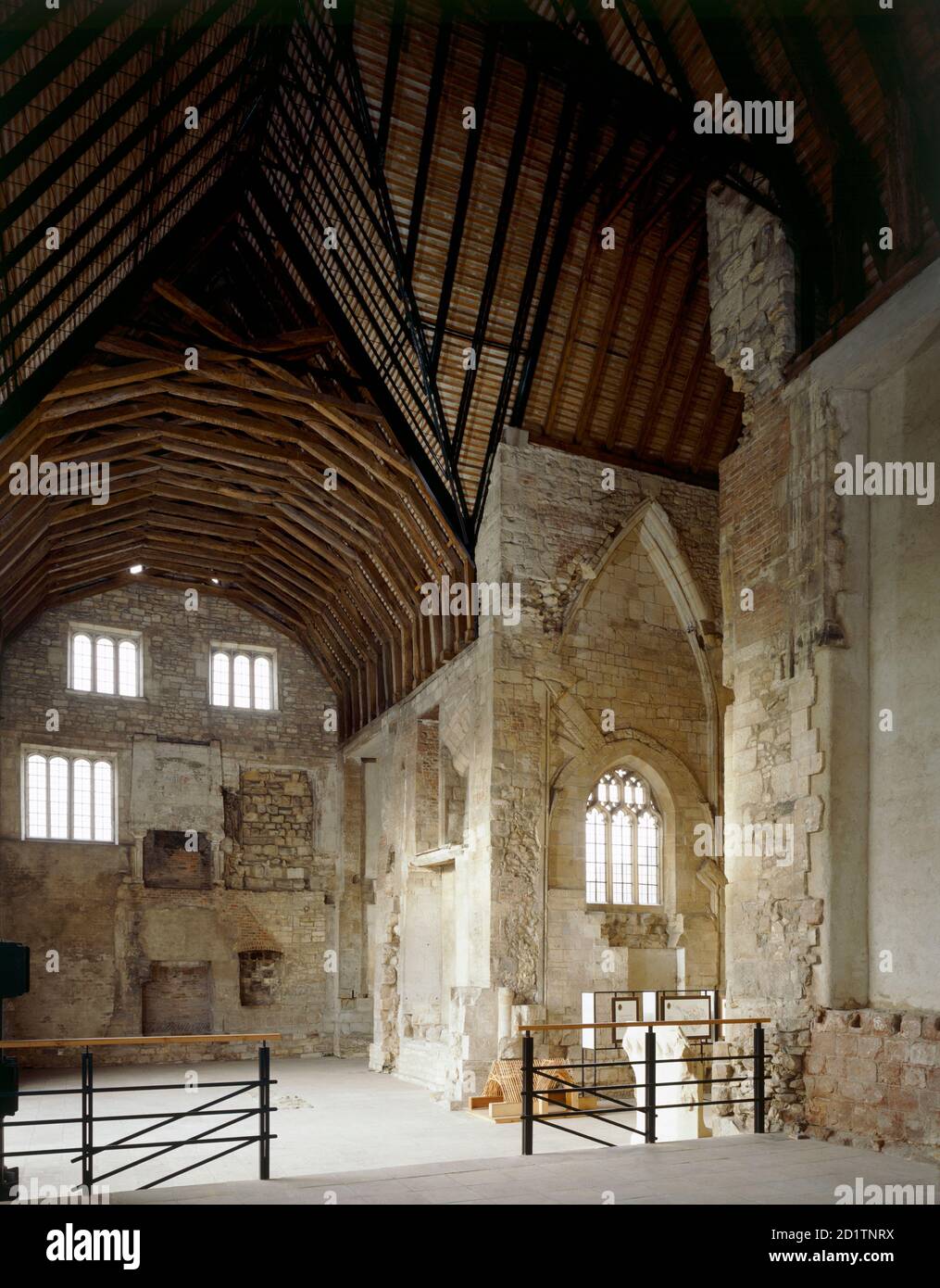 BLACKFRIARS, Gloucester, Gloucestershire. Vista interna della navata della chiesa e del transetto nord che guarda ad ovest. Foto Stock