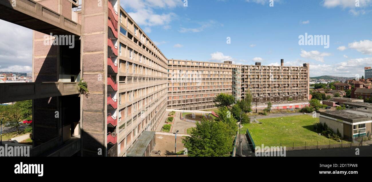 PARK HILL, Sheffield, South Yorkshire. 2006 Vista esterna della brutale architettura del Park Hill Estate progettata dagli architetti Jack Lynn e Ivor Smith. Foto Stock