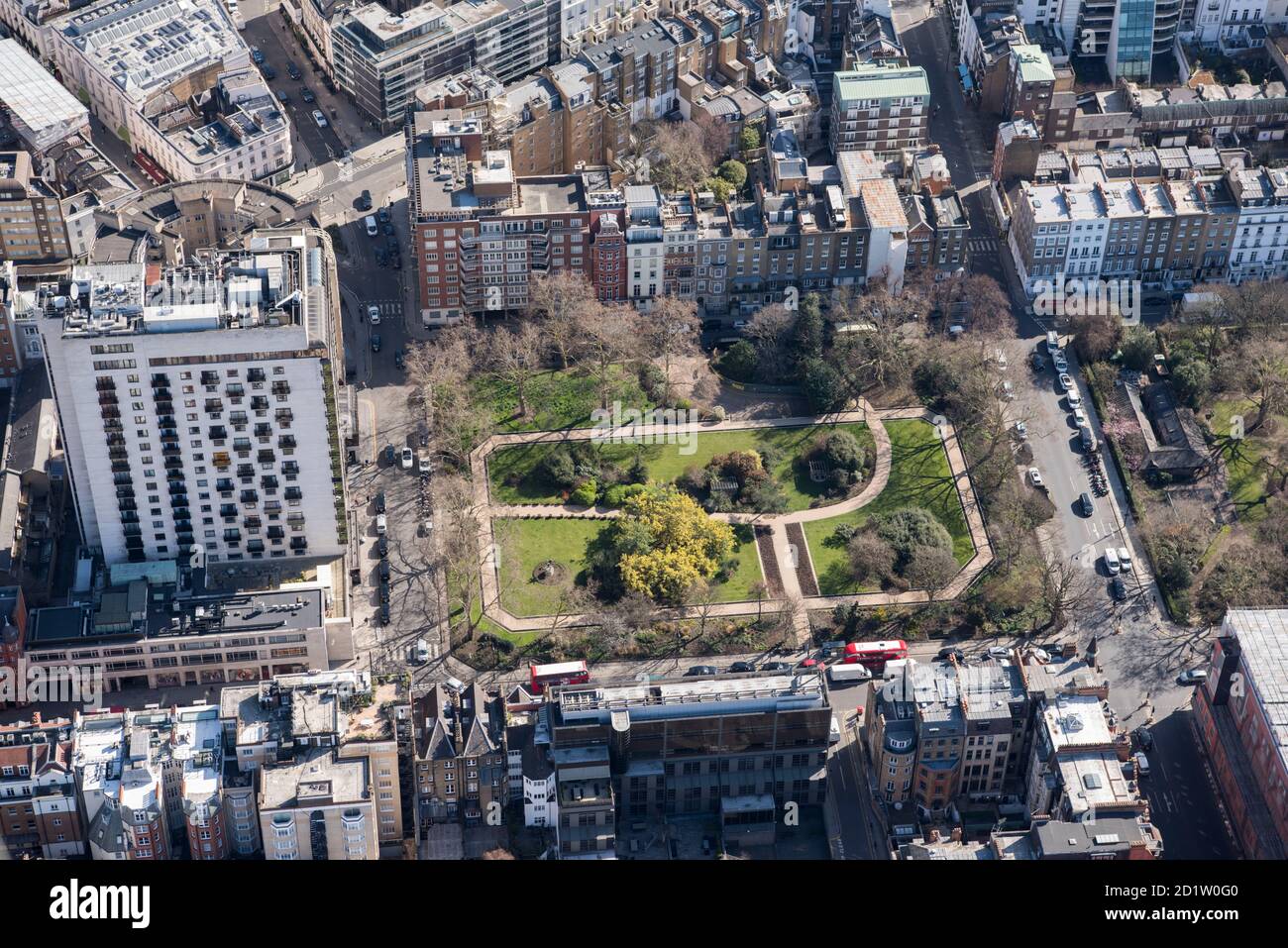 Il Giardino Nord a Cadogan Place, progettato da Humphry Repton e ora un giardino con parcheggio sotterraneo, Cadogan Place, Londra, 2018, Regno Unito. Vista aerea. Foto Stock