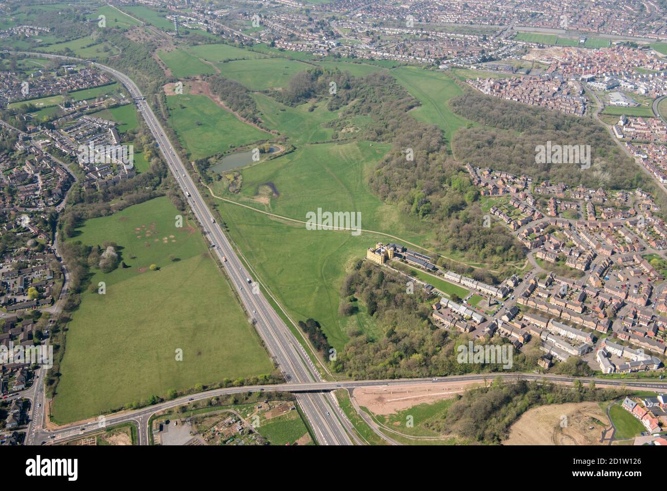 Lynchet e Ditch Earthwork remains e Landscape Park a Stoke Park, Bristol, 2018, Regno Unito. Vista aerea. Foto Stock