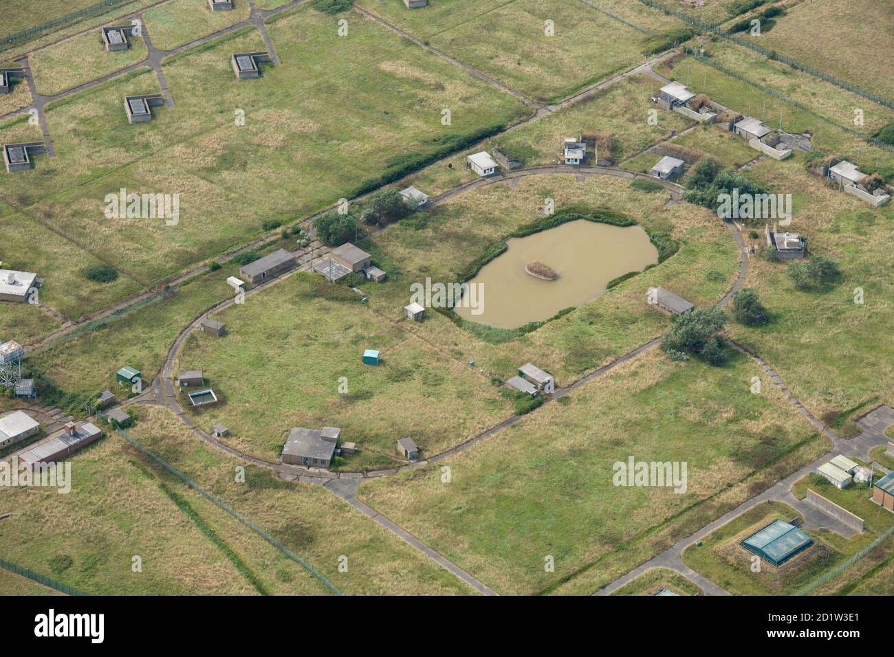 Armi atomiche Ricerca stabilimento Foulness Island, 1947 esplosivi stoccaggio Area, Essex, 2014. Vista aerea. Foto Stock