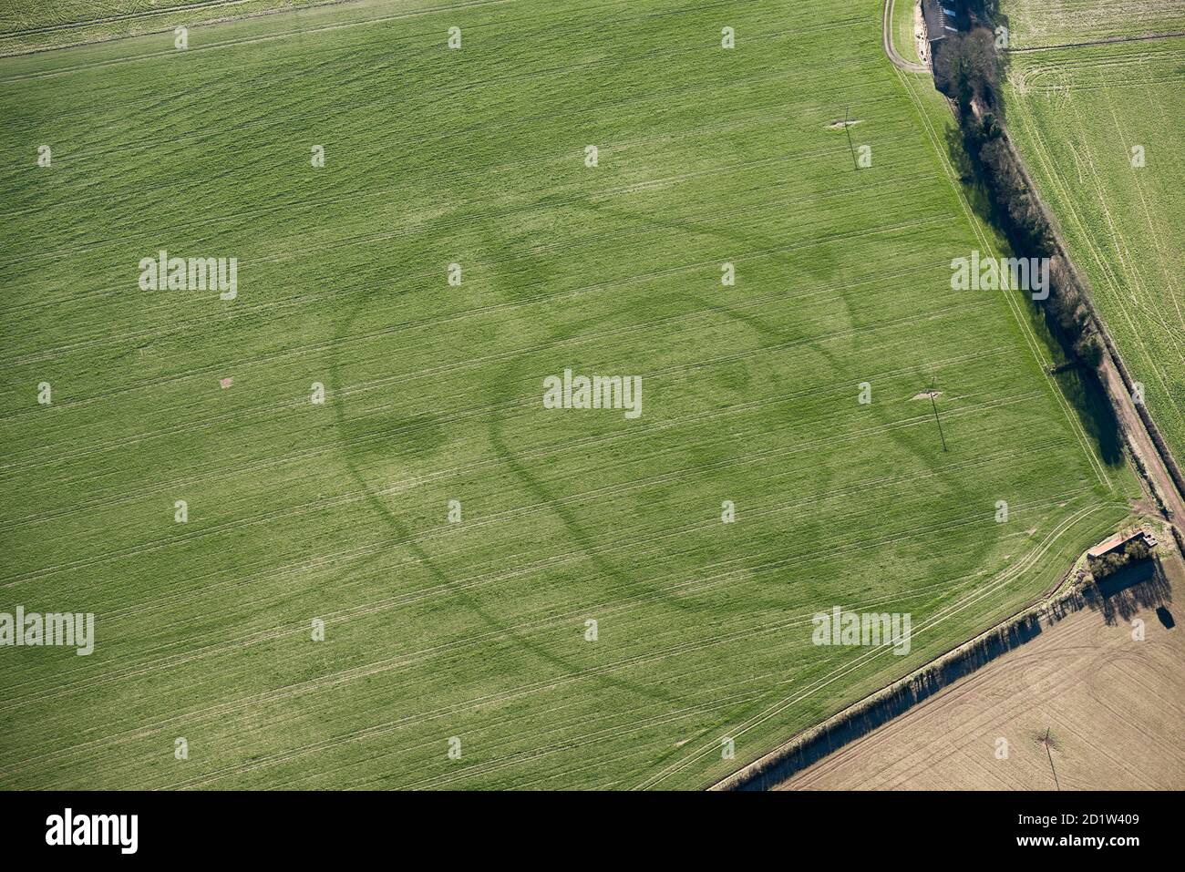 Iron Age, marchio di raccolto recinto a doppia falda, vicino a South Wonston, Hampshire 2018. Vista aerea. Foto Stock