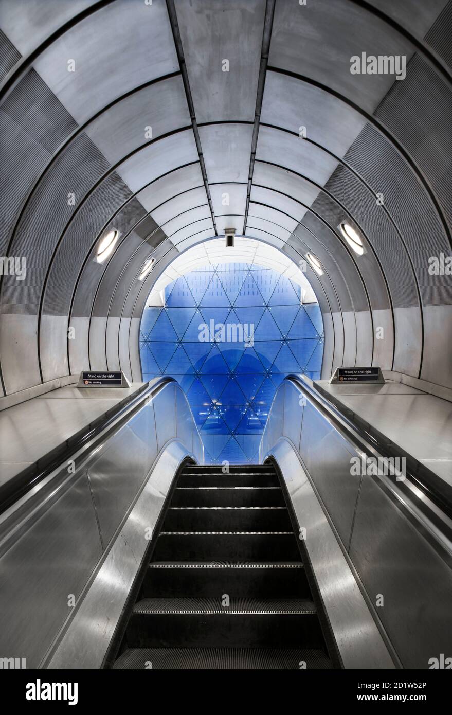 Scala mobile presso la stazione della metropolitana di Southwark, Blackfriars Road, South Bank, Southwark, Londra, Regno Unito. Foto Stock