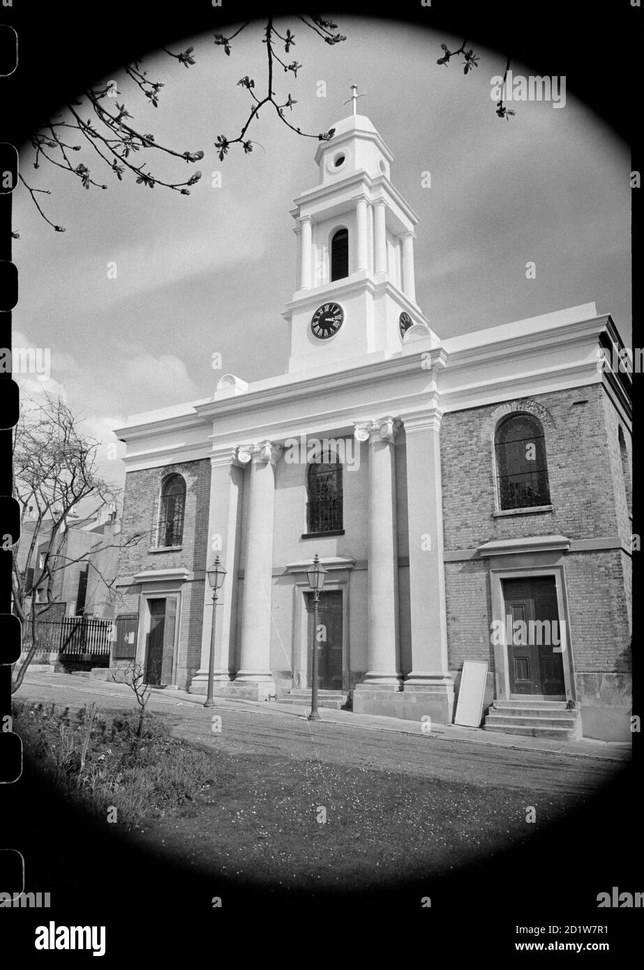 Altezza ovest della chiesa di San Giorgio, St Georges Road, Kemp Town, Brighton and Hove, East Sussex, UK. Foto Stock