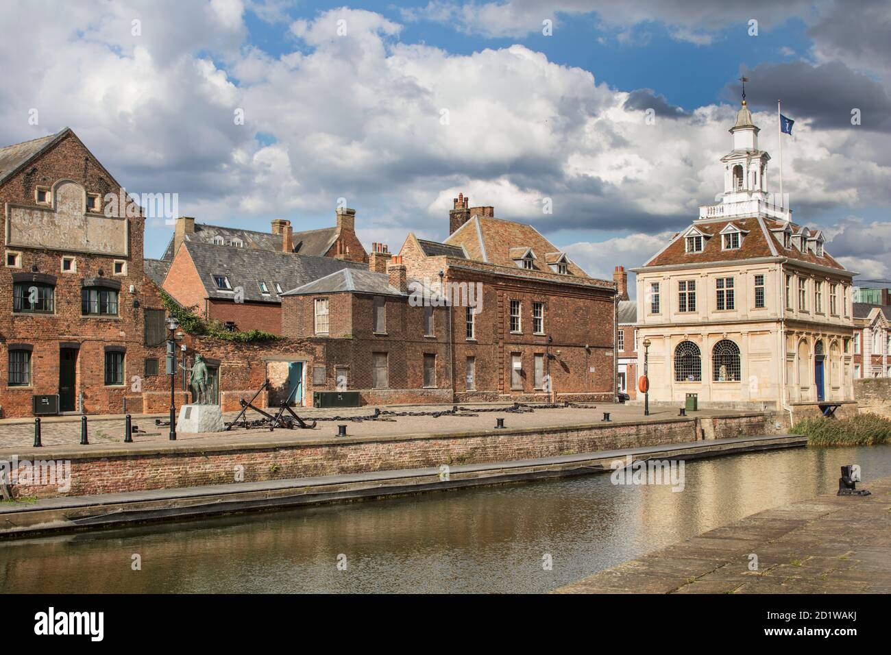 Custom House, Purfleet Quay, King's Lynn, Norfolk. Vista generale di Purfleet Quay e la casa personalizzata dal sud-ovest. Foto Stock