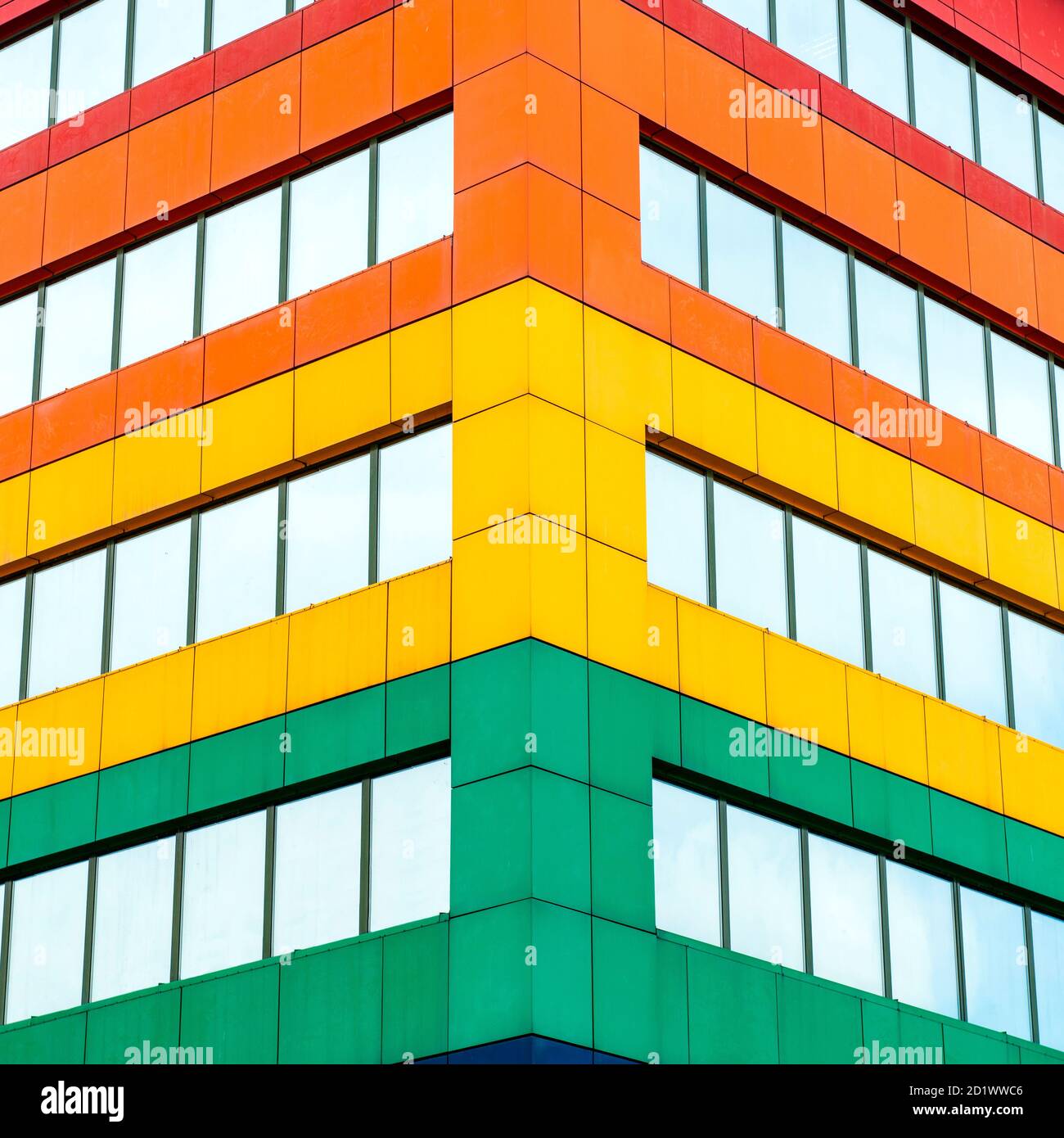 Facciata colorata del Rainbow Cente a Varsavia, Polonia. Foto Stock