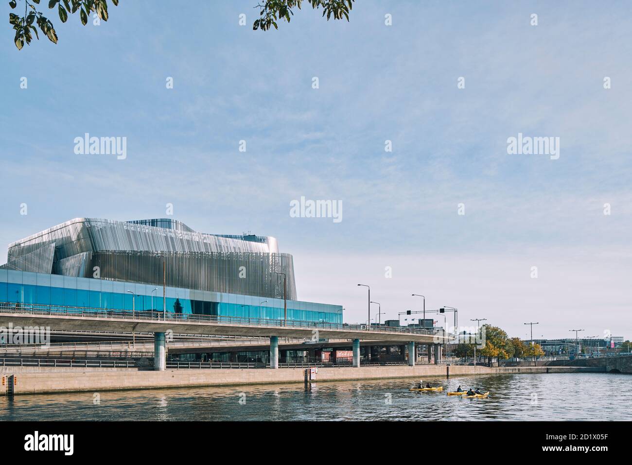 L'esterno del Centro Congressi di Stoccolma Waterfront, un complesso di edifici costituito da un edificio di uffici, il Radisson Blu Stockholm Waterfront Hotel. Completato nel gennaio 2011, Stoccolma, Svezia. Foto Stock