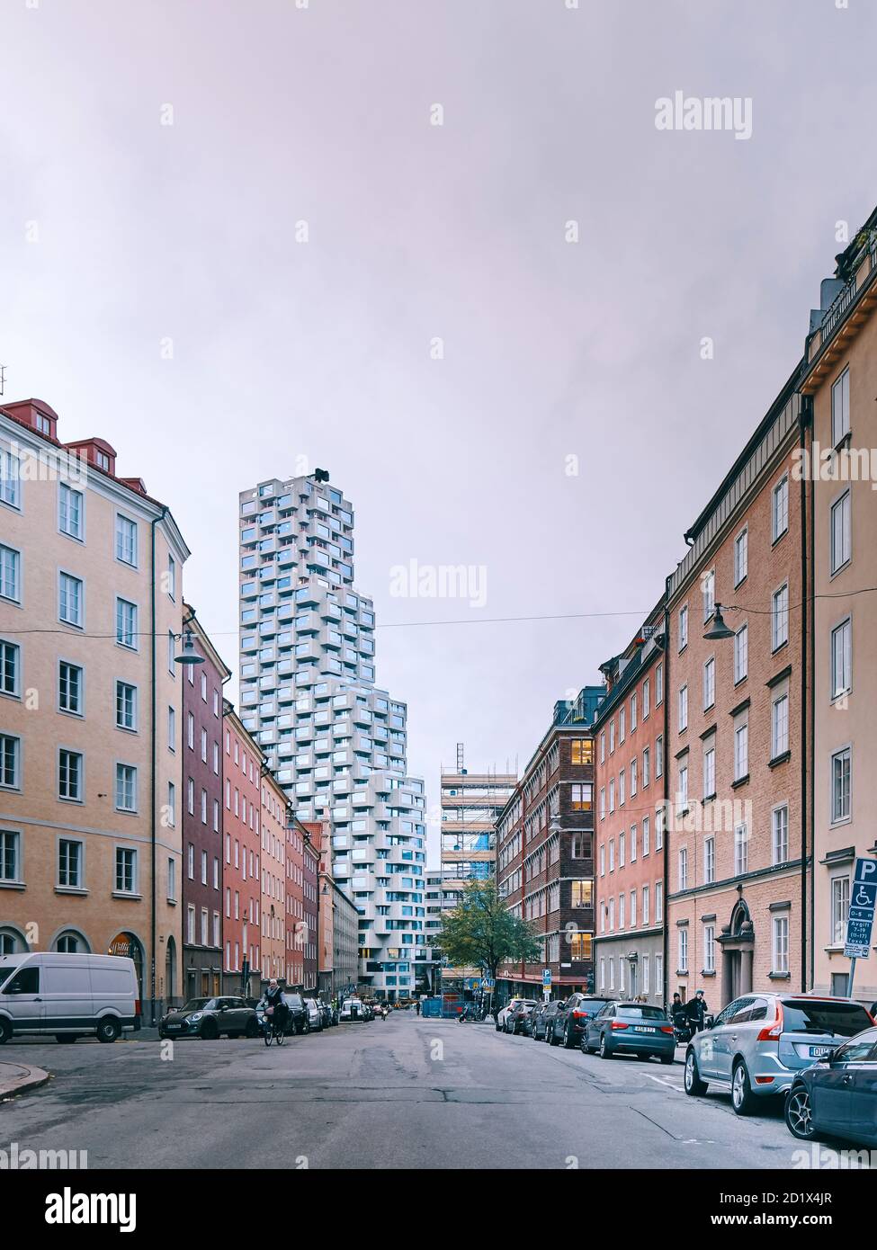 Una metà di Norra Tornen, il più alto edificio residenziale nel quartiere Hagastaden, Stoccolma, Svezia. Foto Stock