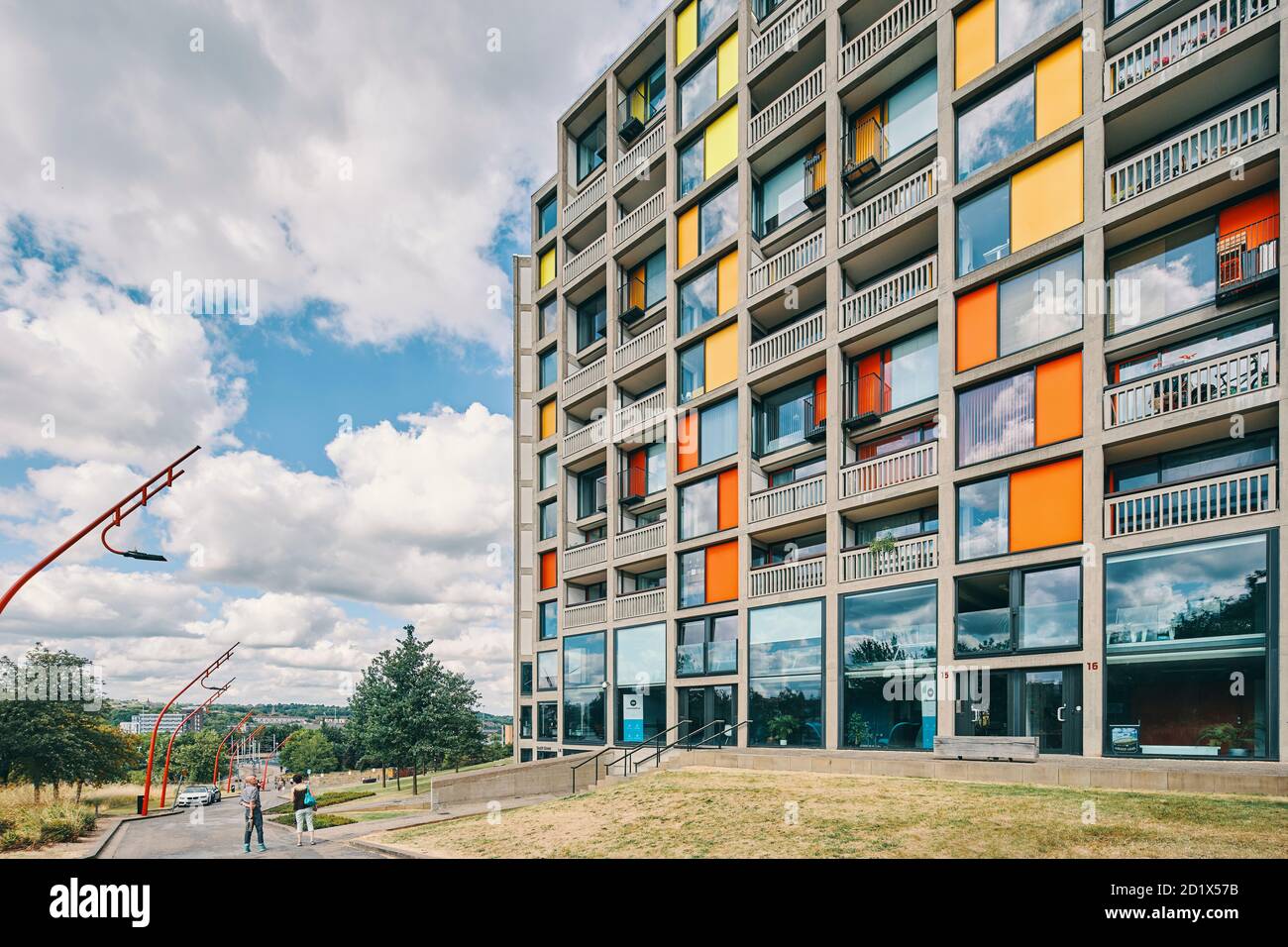 Park Hill è una brutalista, di grado II, ex residenza del consiglio a Sheffield, Inghilterra, Regno Unito, che è in fase di sviluppo da Urban Splash in moderni spazi di vita e di lavoro. Foto Stock